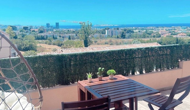 Large, beautiful apartment with a panoramic view of the sea