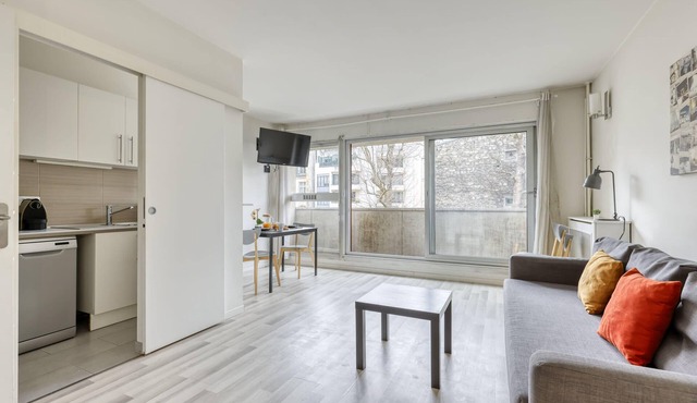 Large & Bright Studio with Balcony-Paris 16-Mid T