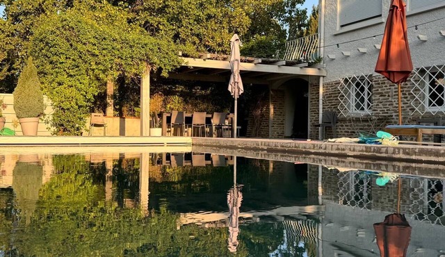 Large family villa - pool – 5,000 m² grounds – sleeps 10 – 10 minutes from the beaches