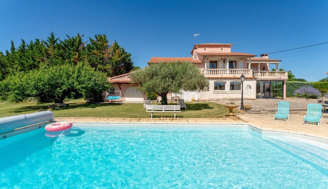 Large House with Private Pool in a Peaceful Setting – Pets Welcome