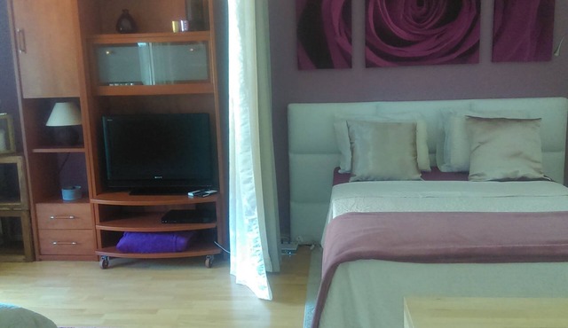 Large studio near the sea (400m.) And all the shops