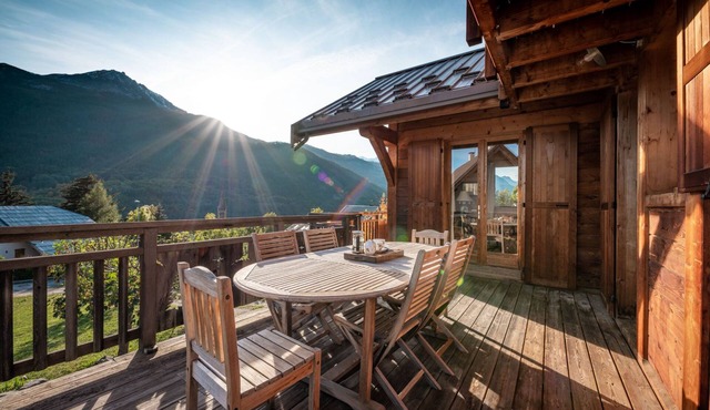Large traditional alpine Chalet close to slopes with fantastic views