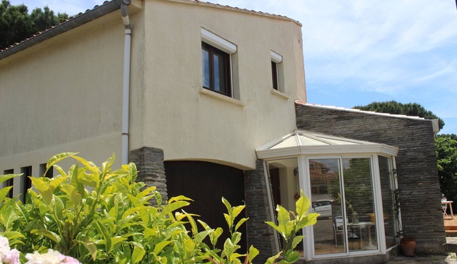 Large villa with garden/6 persons/300 m from the sea