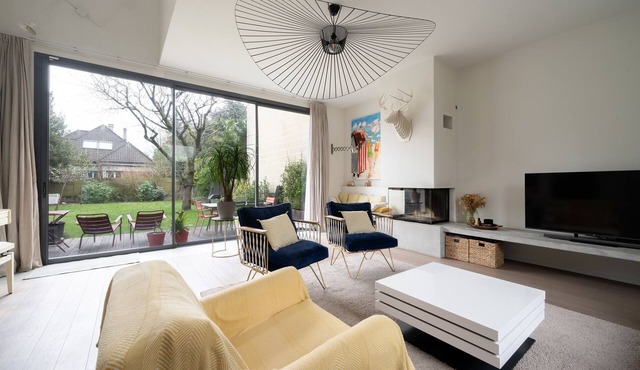Large villa with garden in Suresnes - Welkeys