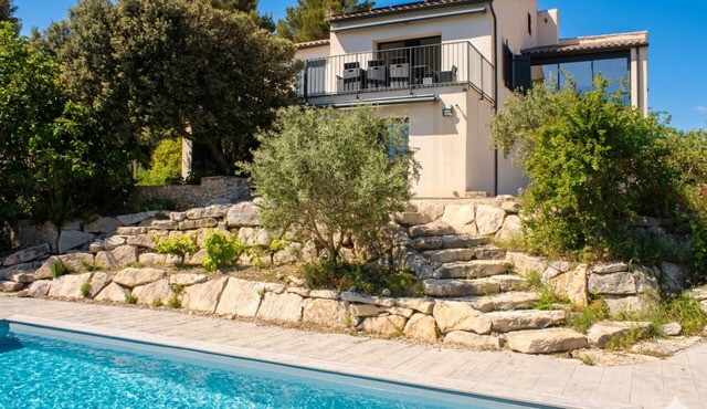 Le Balcon du Ventoux with private pool