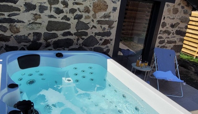 Le Clos de la Ronzière - Authentic gîte & private spa in the heart of Cantal.