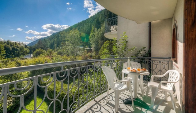 Le Cristal NB4 Mont-Blanc View, Pool, Private Sauna, Parking & Free WiFi, Argentière (Chamonix), France