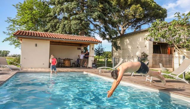 Le Mazage des Trégans, Swimming pool & wooded park in a peaceful setting