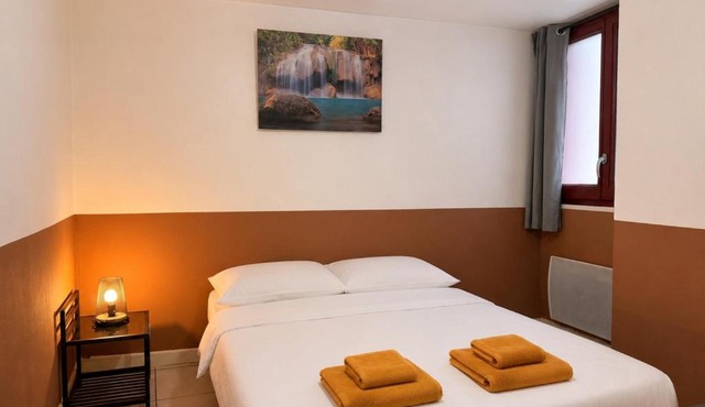 Le Nid Villeneuve -Ground Floor in the Town Center