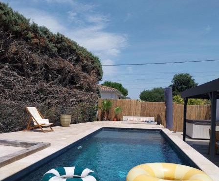 Les brézines Piscine, Terrasse & Boules