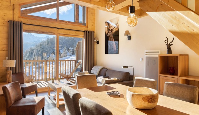 "LES CHARDONS" APARTMENT - 8 Pers - SKI-BY-FOOT - CHAMPAGNY - LA PLAGNE
