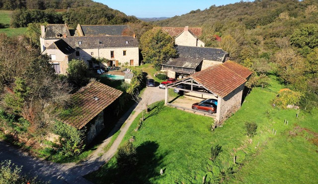 Les Combes de Testas: Accommodation for 24 people, swimming pool, Aveyron Gorges