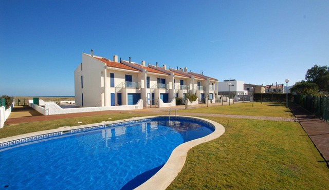 Les Dunes 06 - Beachfront, A/C, and with pool