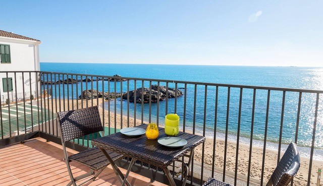 LES FORMIGUES 3-seafront apartment-Calella de Palafrugell-Costa Brava