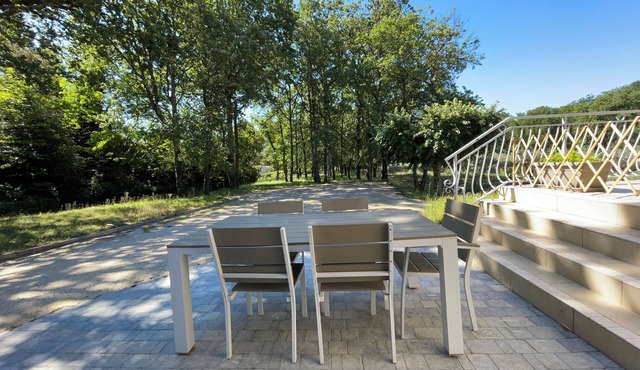 Les oliviers" cottage in exceptional, tranquil setting