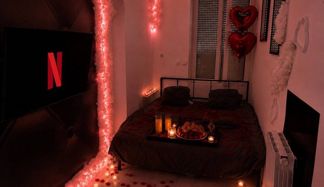 Love Room Lyon Private Jacuzzi 5-minute walk to the metro in Villeurbanne