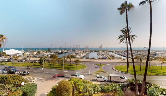 Lovely apartment with terrace, pool, parking and WiFi