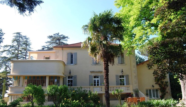 Lovely Cottage in Valréas with Swimming Pool