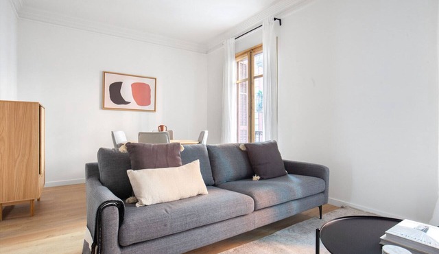 Lovely El Gòtic 2BR w/Balcony, Fully Furnished, by Blueground