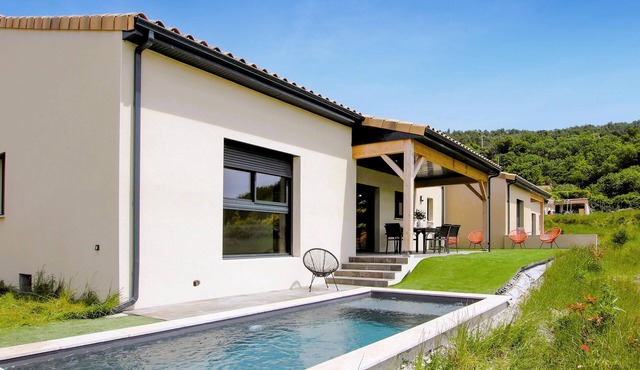 Lovely home in Puy St Martin