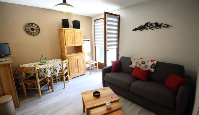 LUCHON Apartment for 2–4 People LL Parking Large Balcony
