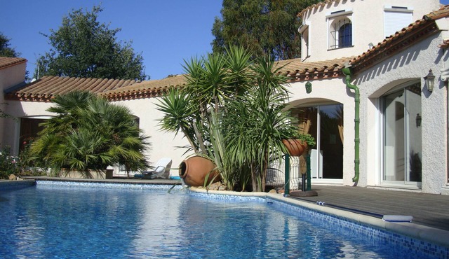Luxurious private villa with pool, grill, privacy-protected park, sauna