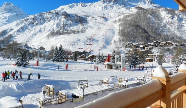 Luxury apartment 75m², 6 pers, center Val d'Isère, ski-in/ski-out, south-facing terrace