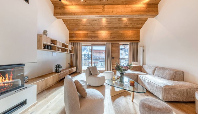 Luxury apartment in Val-d'Isère with pool and parking
