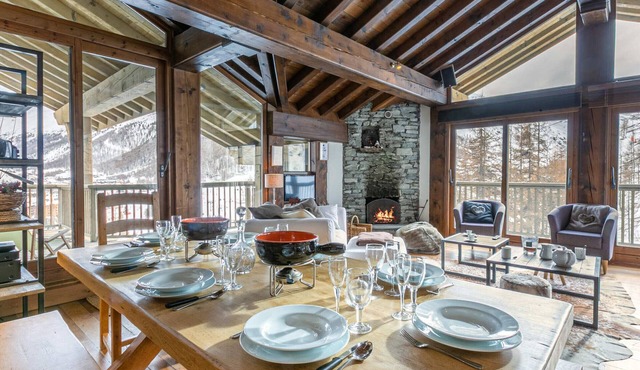 Luxury apartment with pool, parking and WIFI in Val-d'Isère