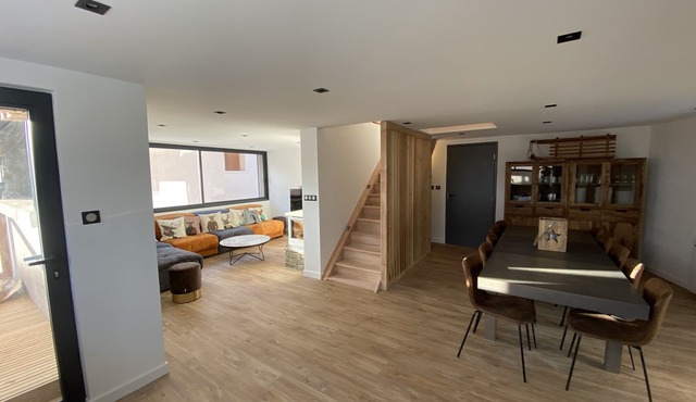 LUXURY CHALET FOR 12 TO 16 PEOPLE at the foot of the slopes and close to shops