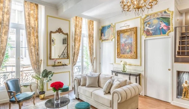 LUXURY THREE BEDROOM APARTMENT IN LOUVRE OPERA DISTRICT PARIS