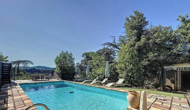 Magnificent villa with breathtaking views, swimming pool, Jacuzzi 35min from the beaches.
