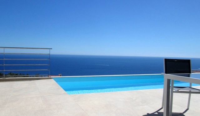 MAGNIFICENT VILLA WITH POOL, SPA AND SEA VIEW