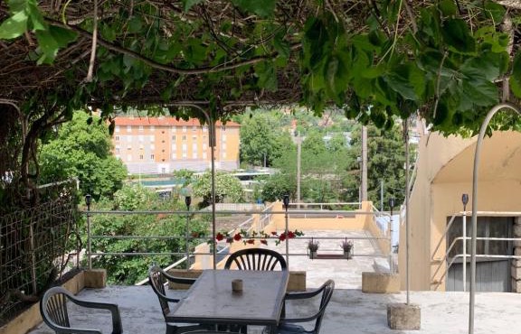 Maison 2 chambres grande terrasse ales proche gare