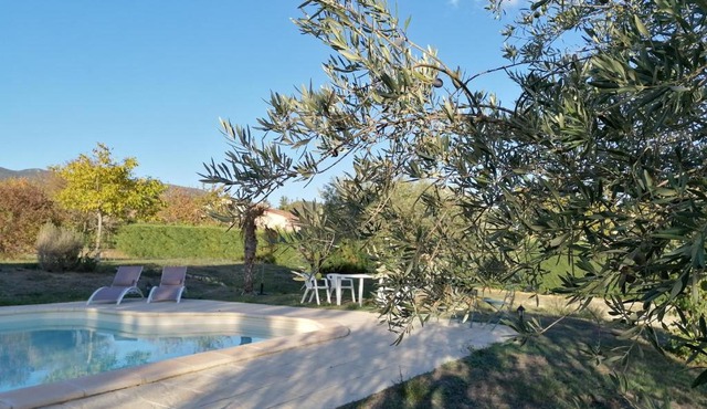 Maison au calme entre vignes et Luberon