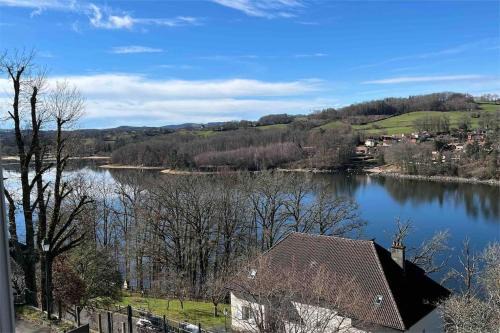 Maison au bord du lac