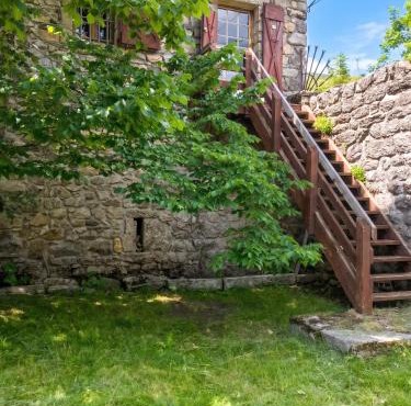 Maison avec balcon à Borne, 70 m², 5 personnes avec jardin