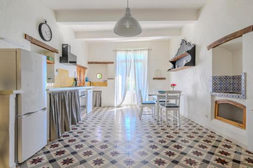 Maison Bleue 26170