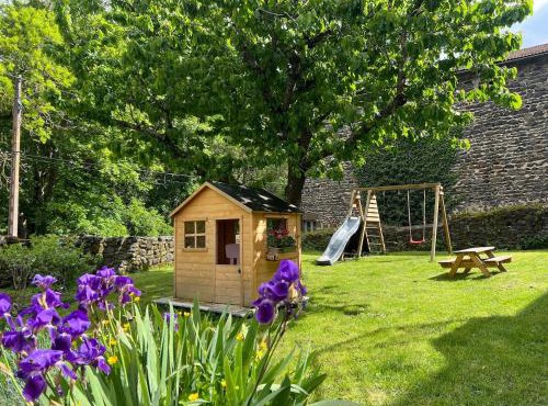 Maison calme et ombragée, idéalement située