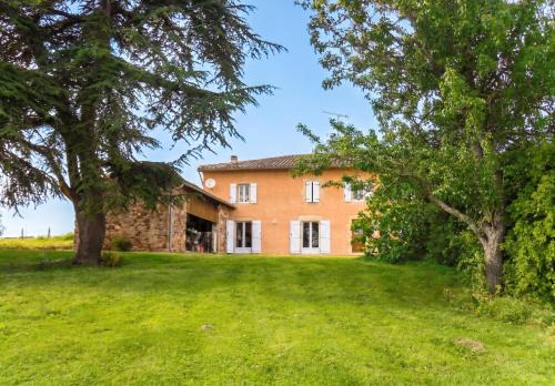 Maison charmante à Puycelsi avec piscine privée et jardin