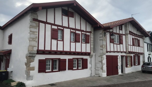 Maison de Caractère, vue Panoramique Avec Piscine