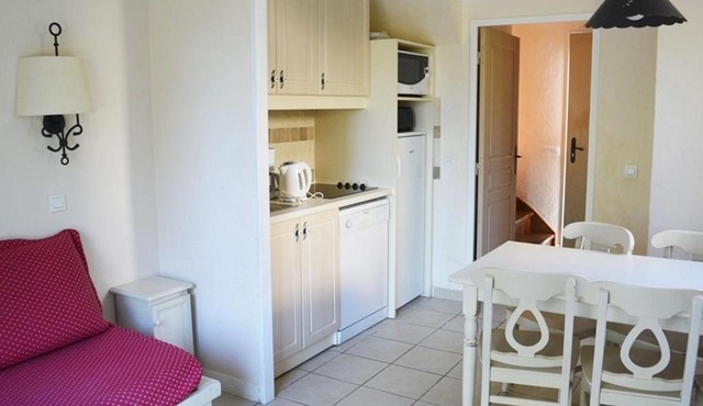 Maison en duplex avec terrasse, 6 pers, 3 pièces, à Grospierres, animaux admis, parking inclus - FR-1-382-23