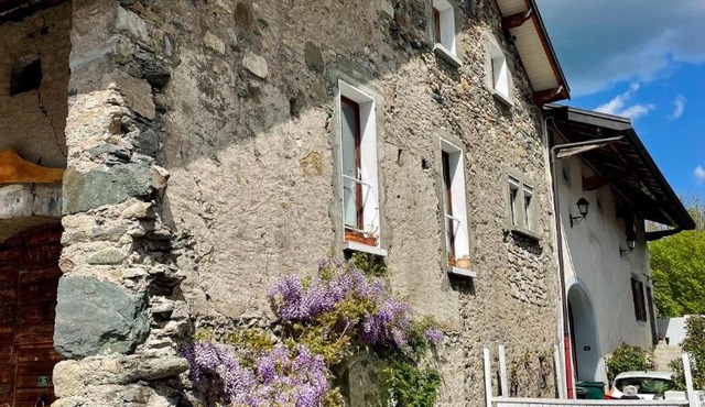 Maison entre lac et montagne