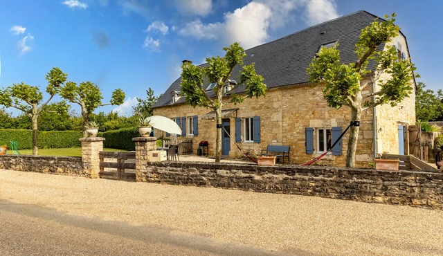 Maison Périgourdine de Caractère, 2-8 Personnes, Piscine, Située au Calme