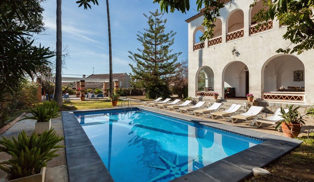 Maresme, "Charming villa close to Barcelona with swimming pool and large garden"