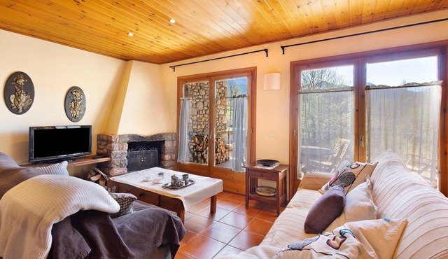 'Mas Cal Gintó' with Mountain View, Private Terrace and Wi-Fi
