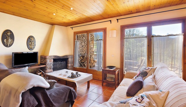 'Mas Cal Gintó' with Mountain View, Private Terrace and Wi-Fi