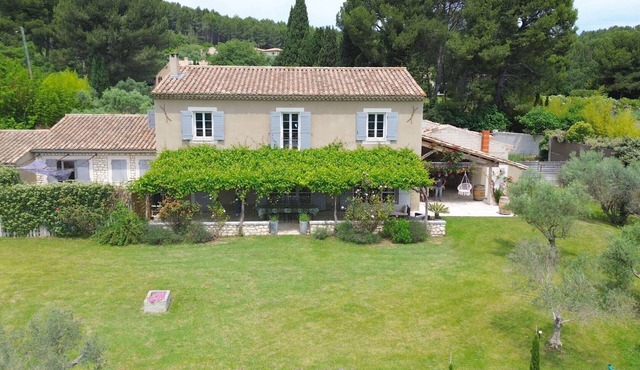 Mas Carla - Luxury home located in the typical Provençal town of Noves (Bouches-du-Rhône).
