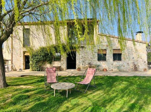 Masia Can Pares with pool & stunning surroundings
