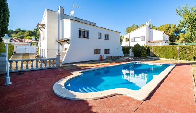 MEDITERRANEAN VILLA WITH PRIVATE SWIMMING POOL